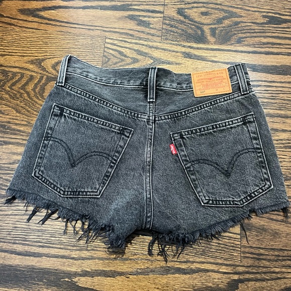 Black Levi’s Denim Shorts!! - Picture 4 of 4